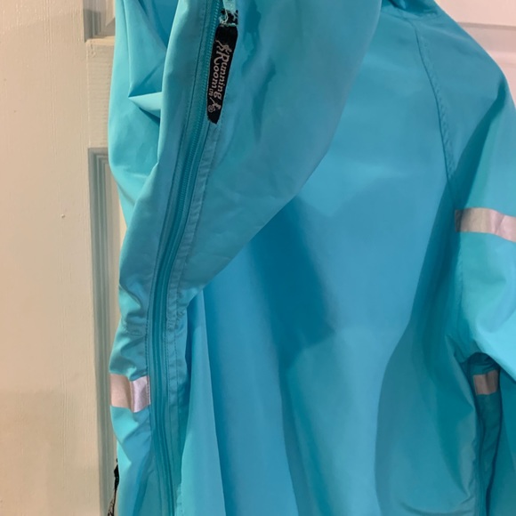 Running Room water repellent running jacket with reflective tape - Picture 13 of 15